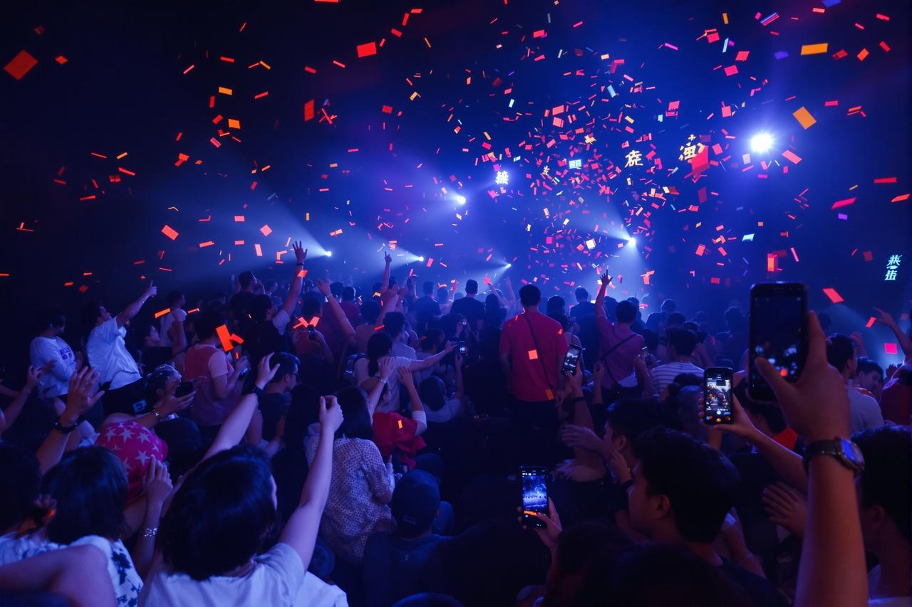 《星河漫漫》全球票房突破30亿，创黄色视频历史新高